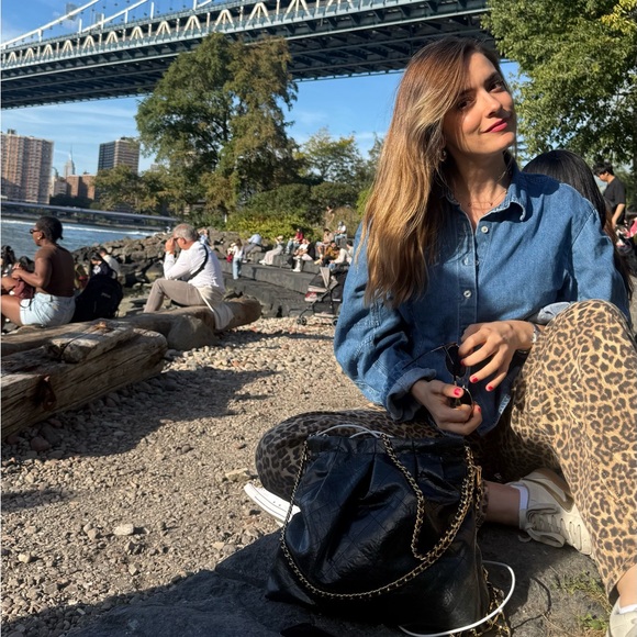 Meet your Posher, Paola - Picture 2 of 3